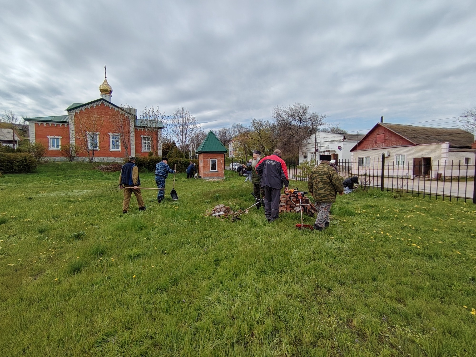 Экологический субботник "Зеленая Весна".