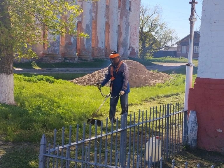 Продолжаются работы по благоустройству территории Советского муниципального образования..